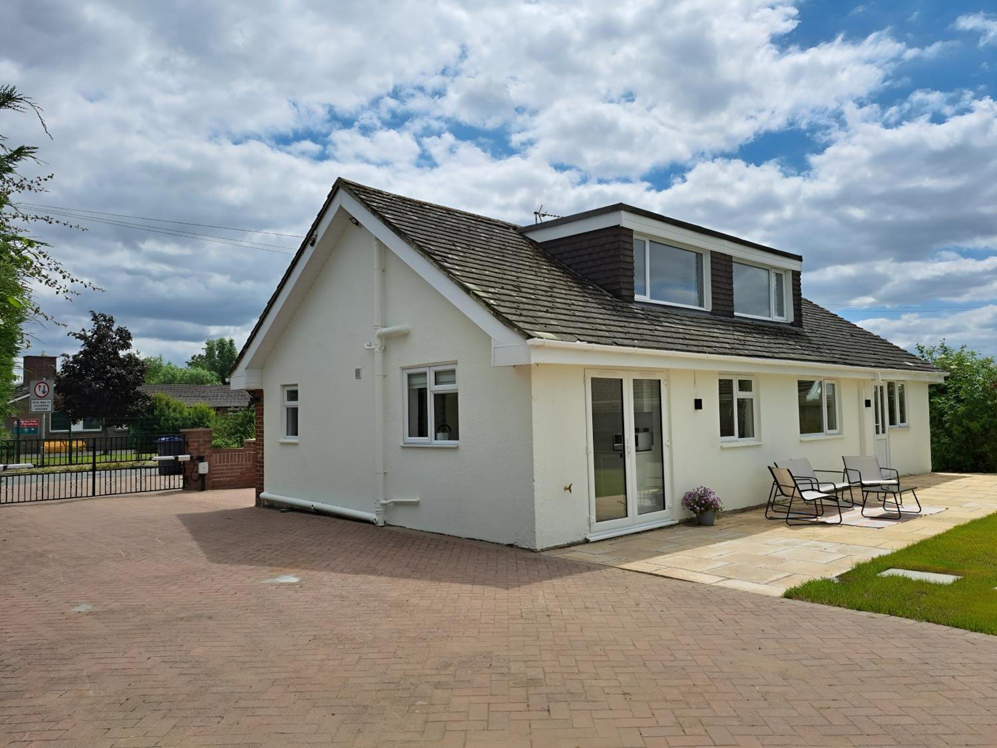 Beautiful 5 Bedroom Bungalow, Sleeps 7, In 칼른 외부 사진