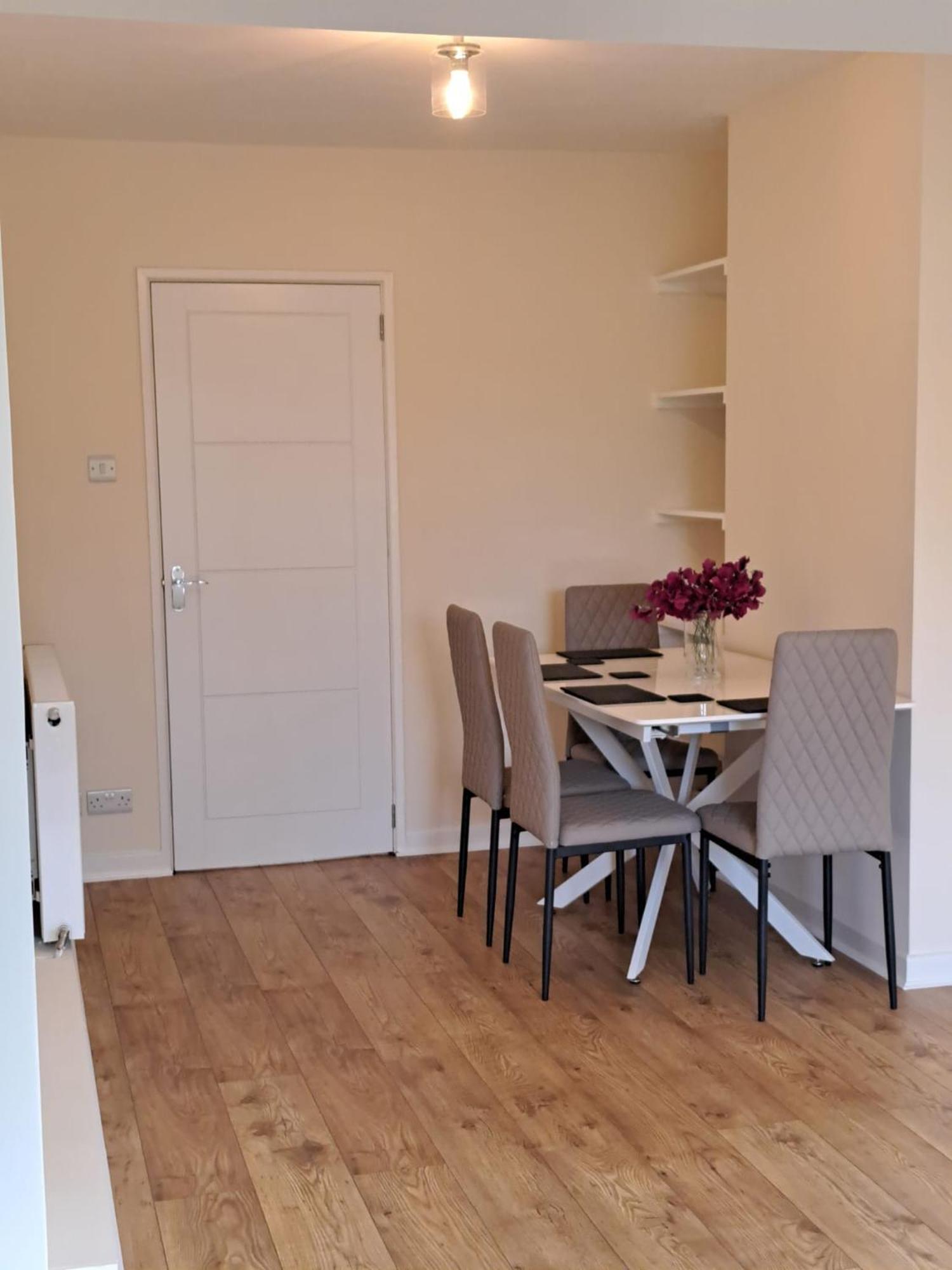 Beautiful 5 Bedroom Bungalow, Sleeps 7, In 칼른 외부 사진