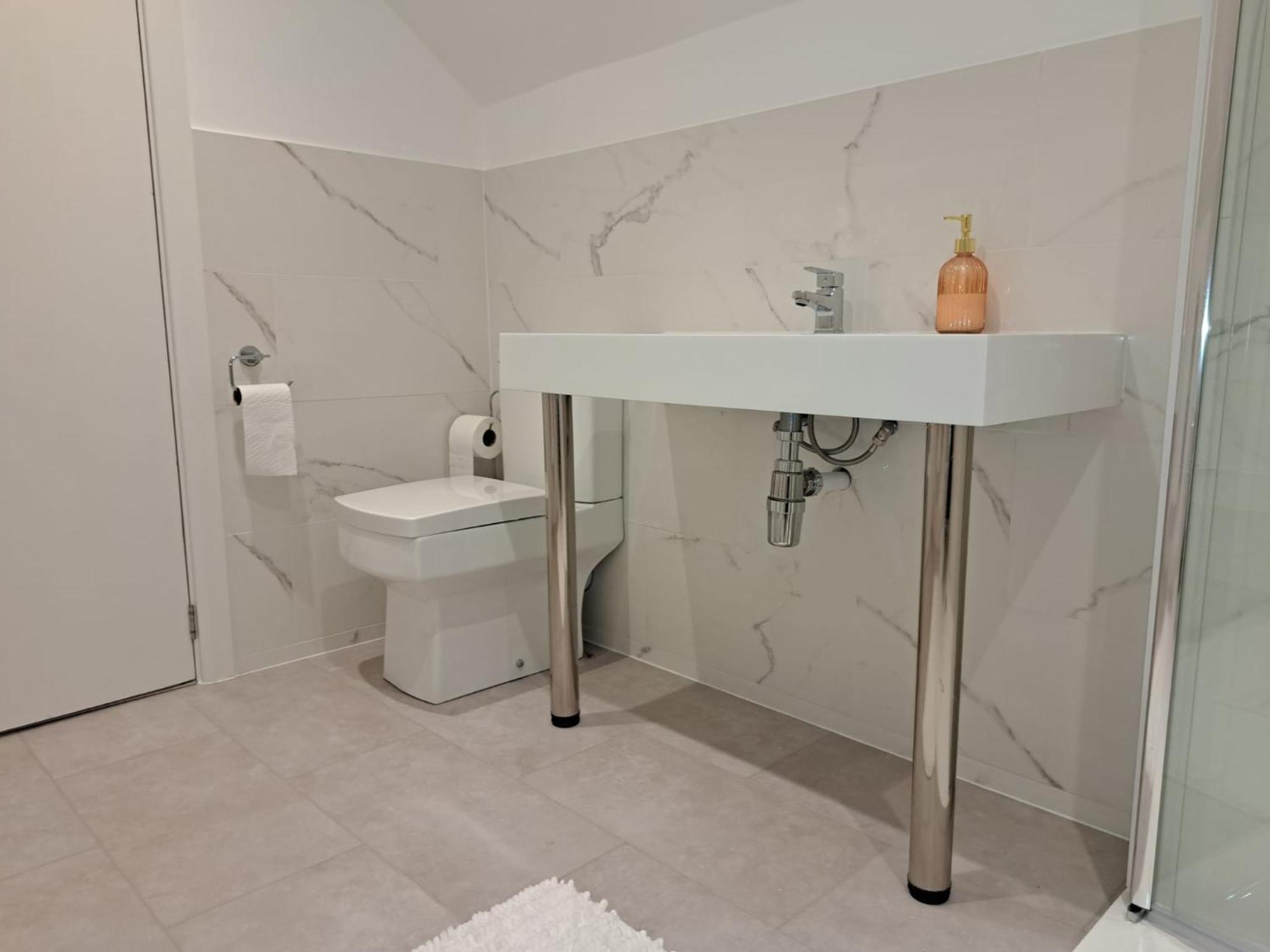 Beautiful 5 Bedroom Bungalow, Sleeps 7, In 칼른 외부 사진